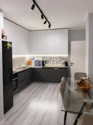 Apartament 1+1 me qera në Liqeni i Thatë, Tiranë, 65 m². Foto 2 nga 8