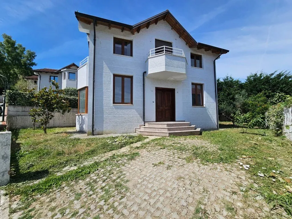 Vilë në shitje në TEG, Tiranë, 356 m². Foto 1 nga 3
