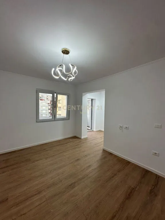 Apartament 1+1 në shitje në Tregu Elektrik, Tiranë, 63 m². Foto 1 nga 6