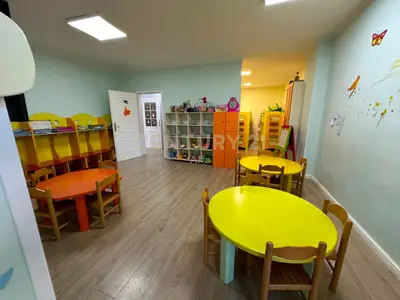 Ambient biznesi me qera në Ish Blloku, Tiranë, 175 m². Foto 8 nga 11