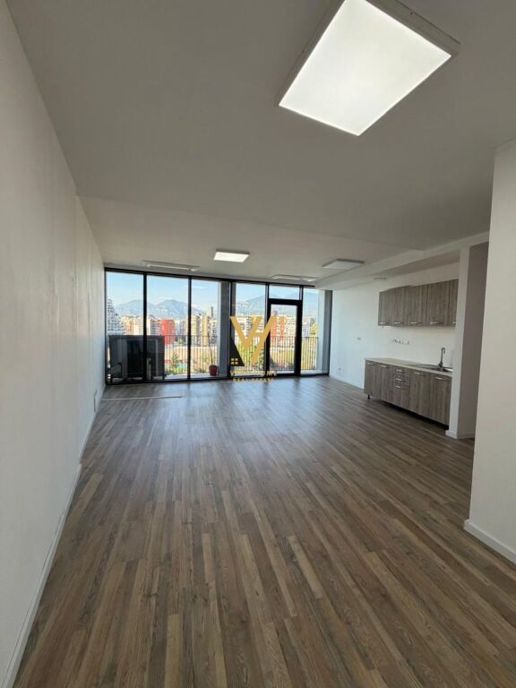 Zyrë me qera në Lake View Residences, Tiranë, 130 m²