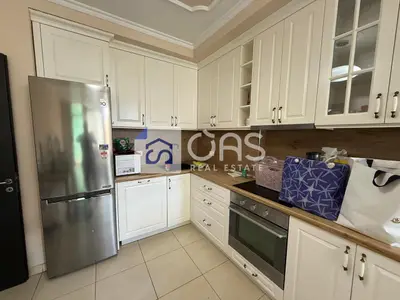 Apartament 2+1 me qera në Komuna e Parisit, Tiranë, 90 m². Foto 1 nga 6