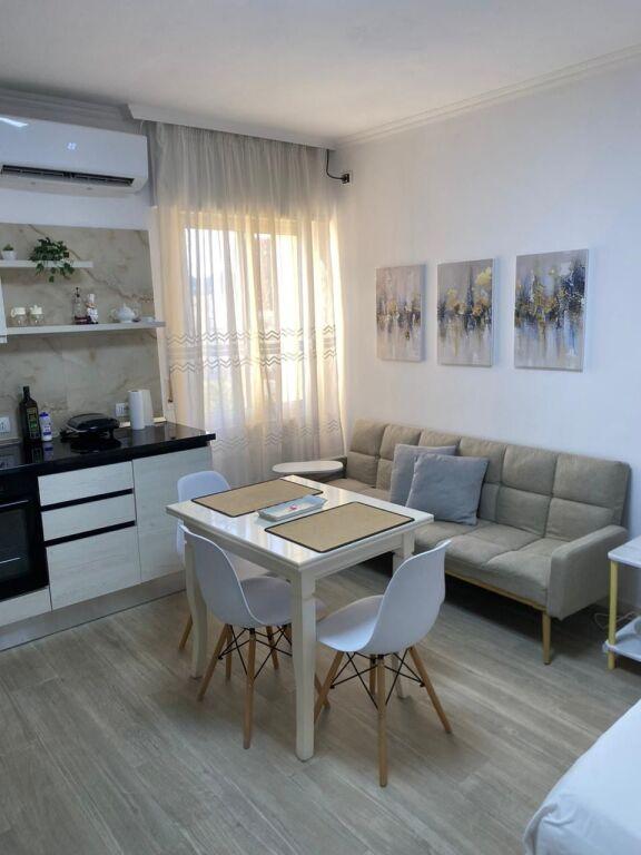 Garsoniere me qera në Rruga e Bogdanëve, Tiranë, 43 m²