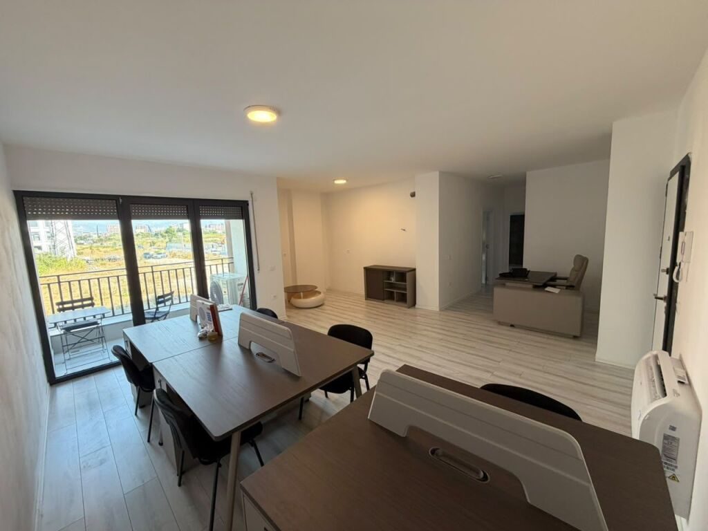 Ufficio in affitto a Bulevardi i Ri, Tirana, 105 m². Foto 1 di 3