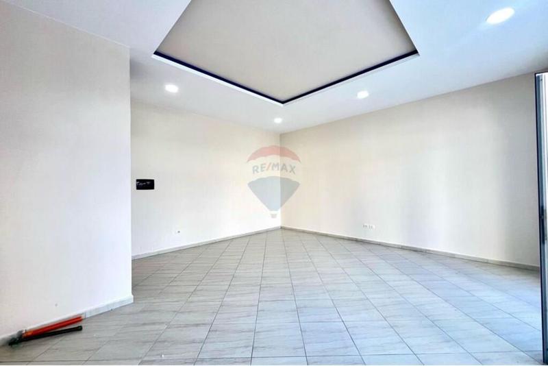 Dyqan me qera në Rr.Hasan Kushta, Vlorë, 50 m². Foto 3 nga 9