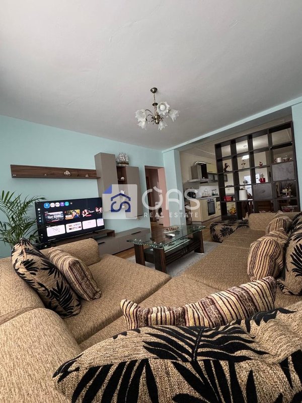 Apartament 1+1 me qera në Sheshi Skënderbej, Tiranë, 80 m²