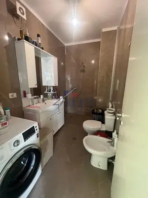 Apartament 1+1 në shitje në Shkolla e Kuqe, Tiranë, 70 m². Foto 5 nga 6