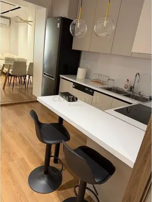 Apartament 2+1 me qera në Blloku, Tiranë, 90 m². Foto 2 nga 5
