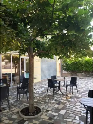 Locale in affitto a Rruga Skënderbeu, Kamza, 900 m². Foto 2 di 3