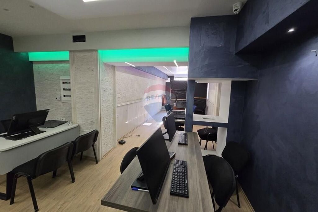 Shop for sale in Qendra Kristal, Tirana, 82 m². Photo 3 of 3