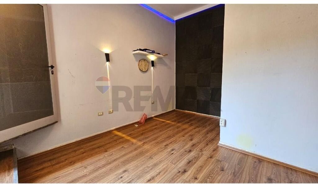 Shop for sale in Prokuroria e Tiranës, Tirana, 18 m²