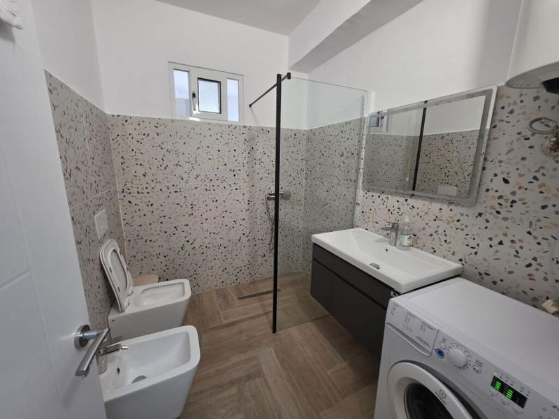 Apartament me qera në Rr. Gjergj Arianiti, Vlorë, 100 m². Foto 3 nga 9