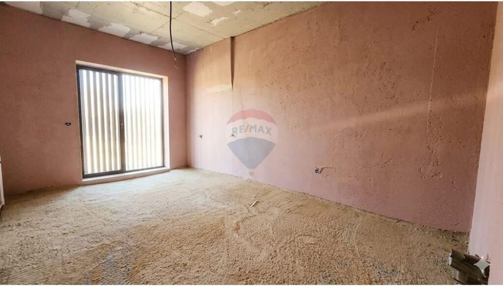 Duplex in vendita a Mjull Bathore, Tirana, 240 m². Foto 3 di 3