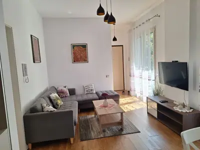 Apartment 2+1 for rent in Pireu Fish Restaurant, Tirana, 80 m². Photo 2 of 8