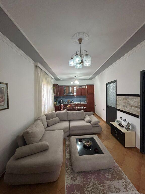 Vilë 2+1 me qera në Rruga Siri Kodra, Tiranë, 80 m²