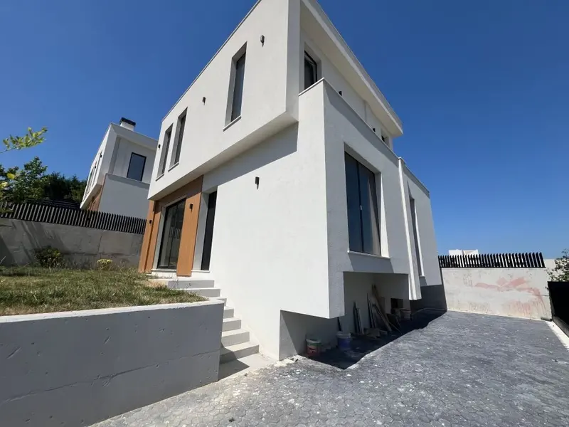 Vilë në shitje në Liqeni i Thatë, Tiranë, 310 m²