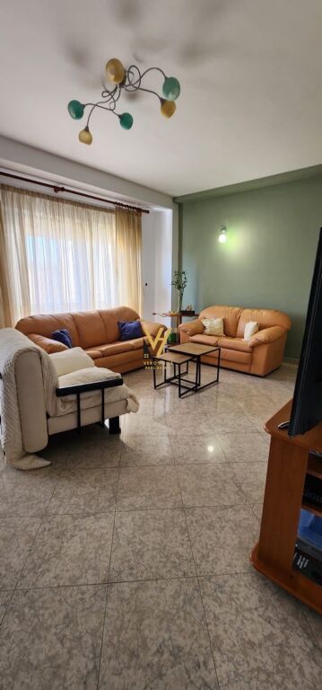 Apartament 1+1 me qera në Pazari i Ri, Tiranë, 84 m²