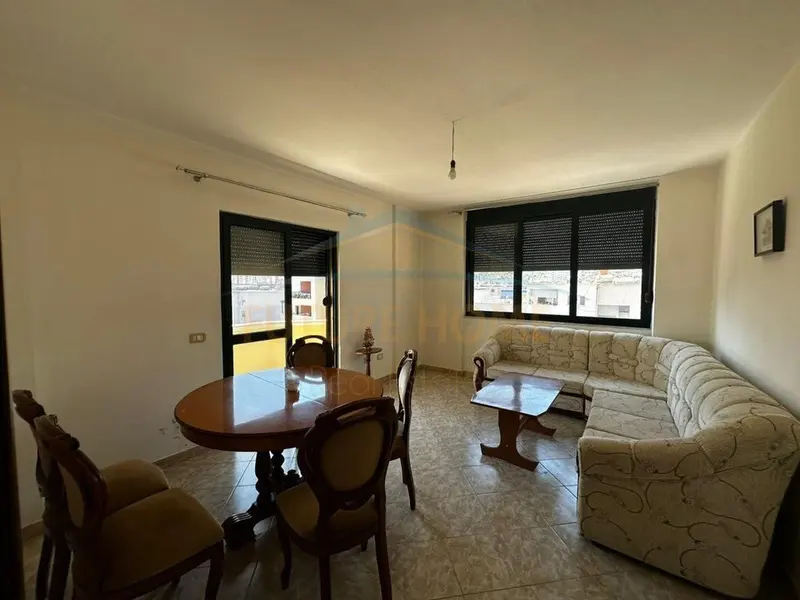 Appartamento 2+1 in affitto a Rruga Mujo Ulqinaku, Durazzo, 92 m²