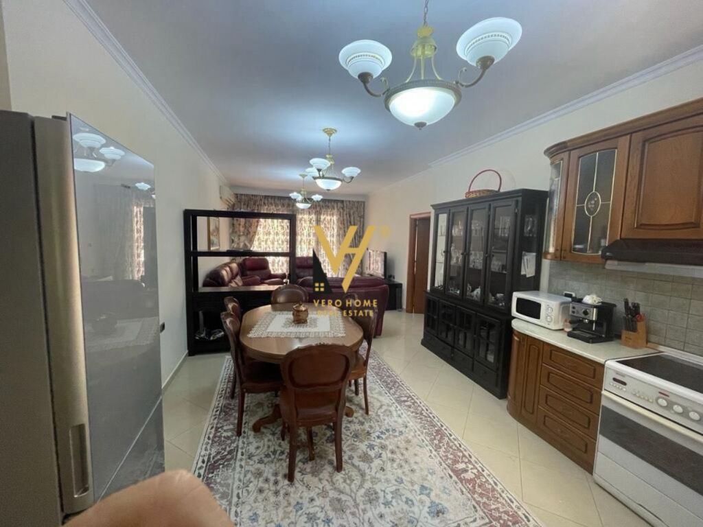 Apartament 2+1 me qera në Rruga e Elbasanit, Tiranë, 100 m². Foto 2 nga 3