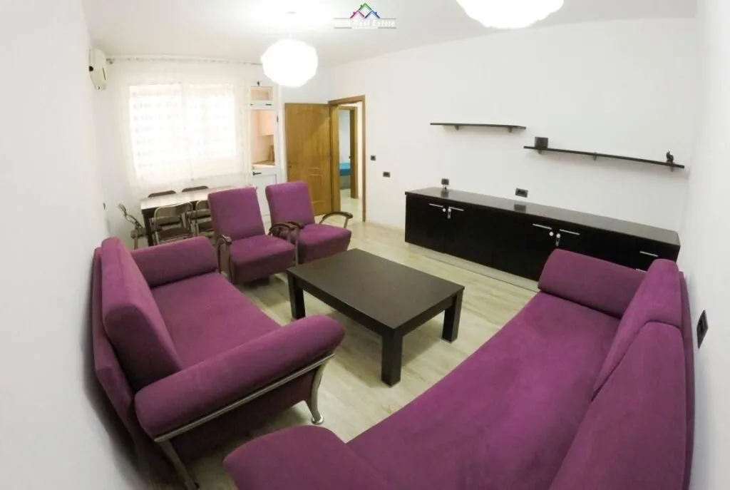 Apartament 1+1 me qera në Myslym Shyri, Tiranë, 54 m². Foto 1 nga 5