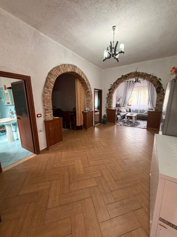 Locale commerciale in vendita a Rruga Vath Turja 232, Durazzo, 130 m²