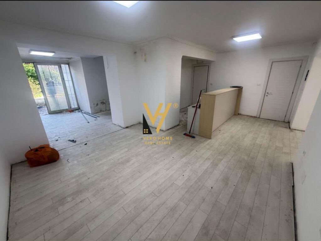 Ambient biznesi me qera në Mozaiku i Tiranës, Tiranë, 100 m². Foto 2 nga 3