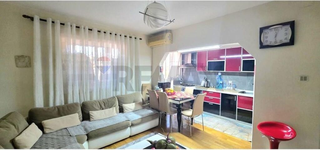 Apartment for sale in Kombinat, Tirana, 63 m². Photo 2 of 3