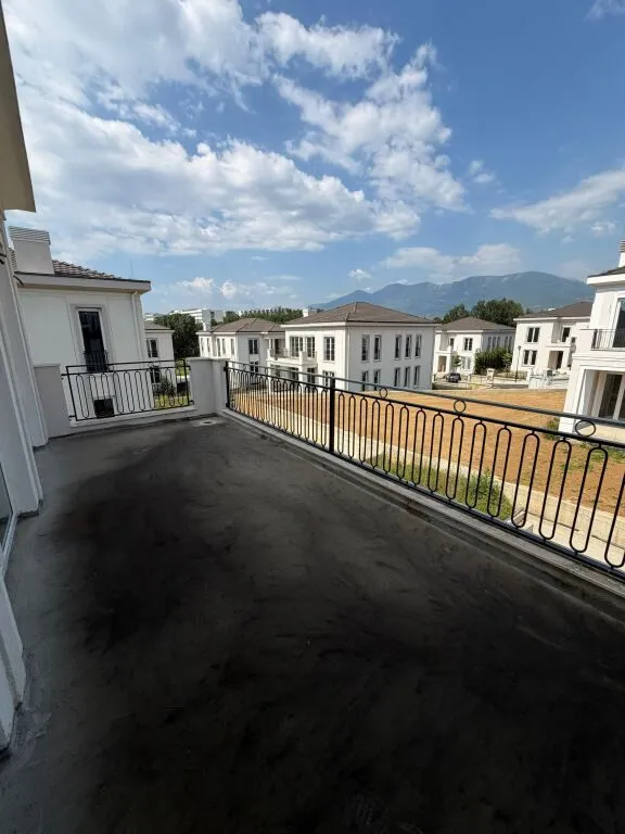 Vilë në shitje në Rolling Hills Luxury Residences, Tiranë, 391 m². Foto 1 nga 7