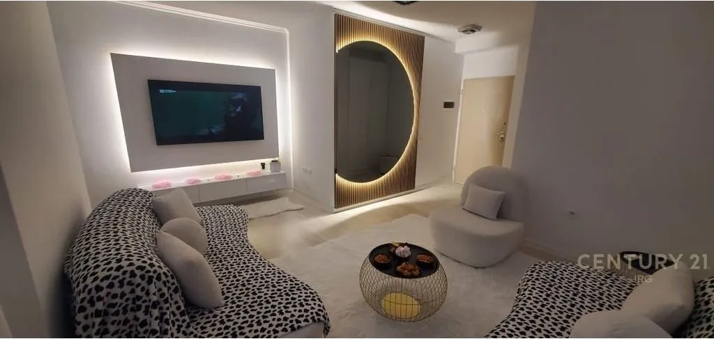 Appartamento 1+1 in vendita a Mentor Xhemali, Tirana, 61 m². Foto 1 di 5