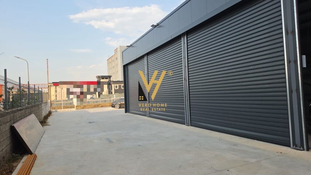 Magazinë me qera në QTU, Tiranë, 490 m². Foto 1 nga 3