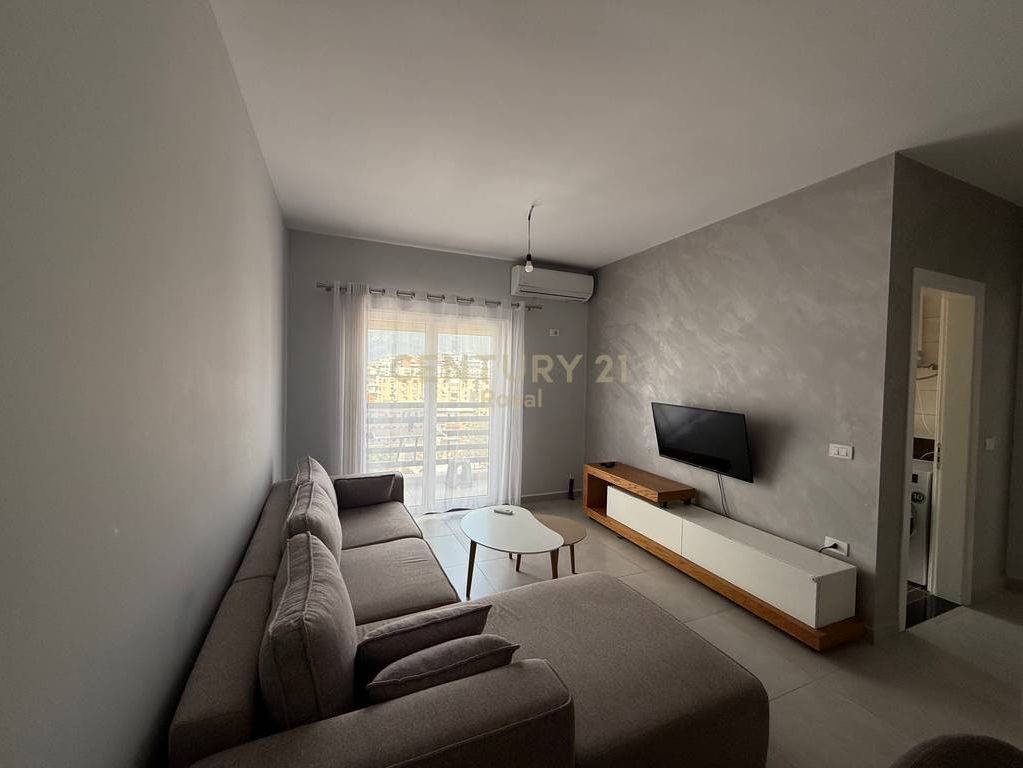 Apartament 1+1 në shitje në Sheshi Selvia, Tiranë, 75 m². Foto 1 nga 6
