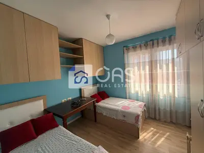 Apartament 2+1 me qera në Pallati me Shigjeta, Tiranë, 94 m². Foto 5 nga 7