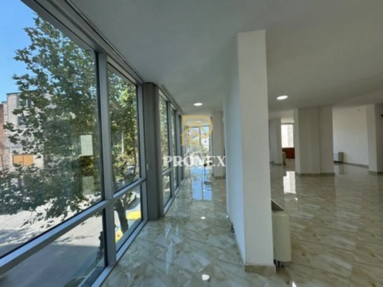 Ambient biznesi me qera në Rruga Hysen Kertusha, Durrës, 342 m². Foto 1 nga 12