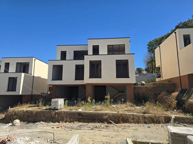 Villa in vendita a Farkë, Tirana, 240 m²
