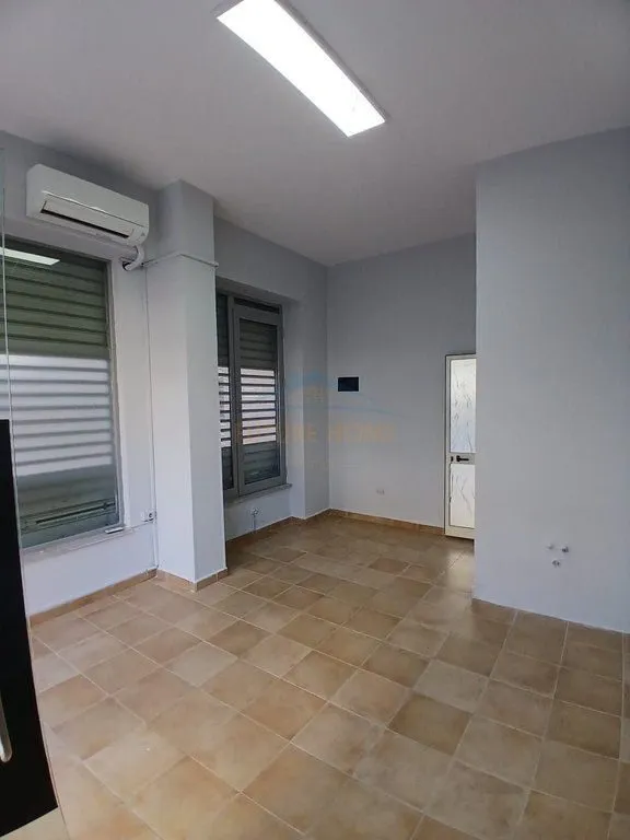 Commercial space for rent in Rruga Fortuzi, Tirana, 24 m². Photo 1 of 4