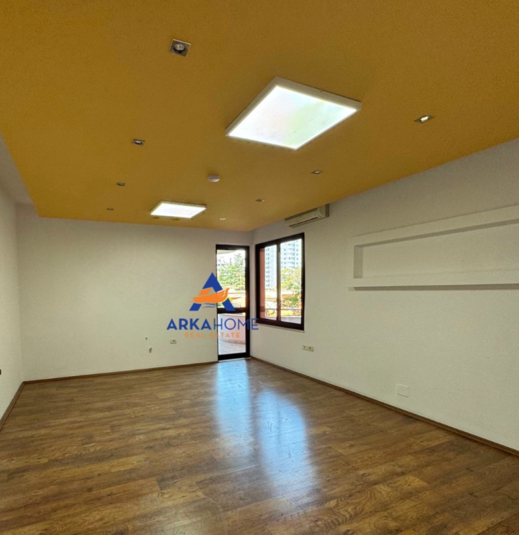 Commercial space for rent in Blloku, Tirana, 187 m². Photo 1 of 3