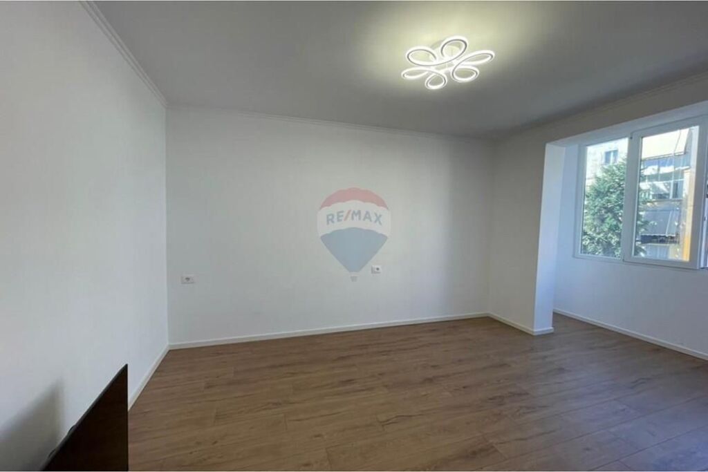Monolocale in vendita a Myslym Shyri, Tirana, 30 m²