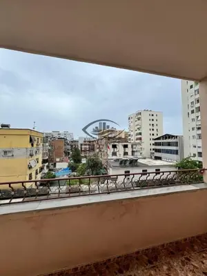 Apartament 3+1 me qera në Tregu i Vogel Industrial, Durrës, 150 m². Foto 2 nga 8