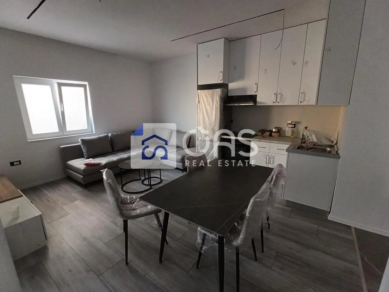 Apartament 2+1 me qera në Porcelan, Tiranë, 90 m². Foto 1 nga 4
