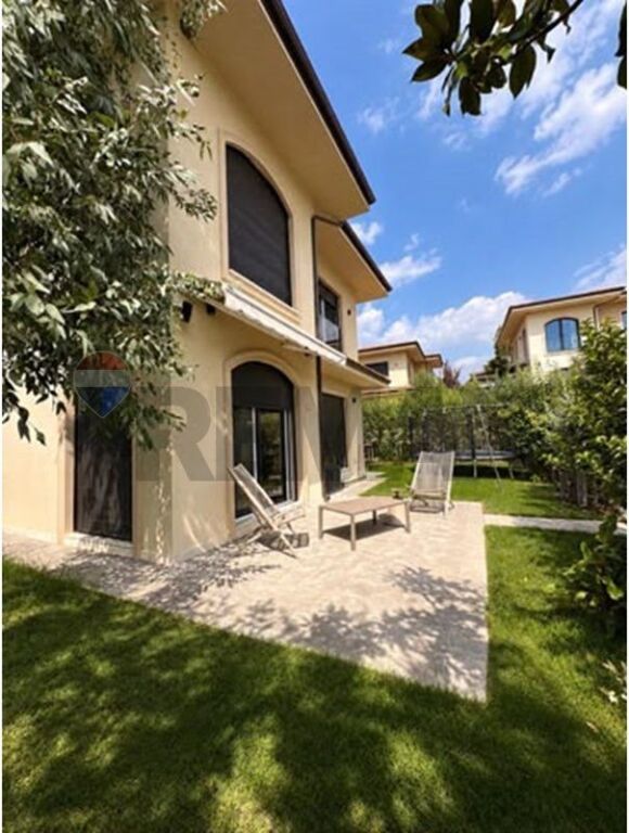Villa for rent in TEG, Tirana, 499 m². Photo 1 of 3