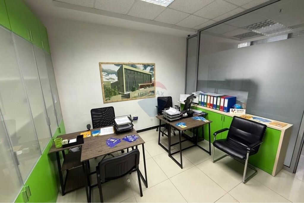 Office for rent in Blloku, Tirana, 45 m². Photo 2 of 3