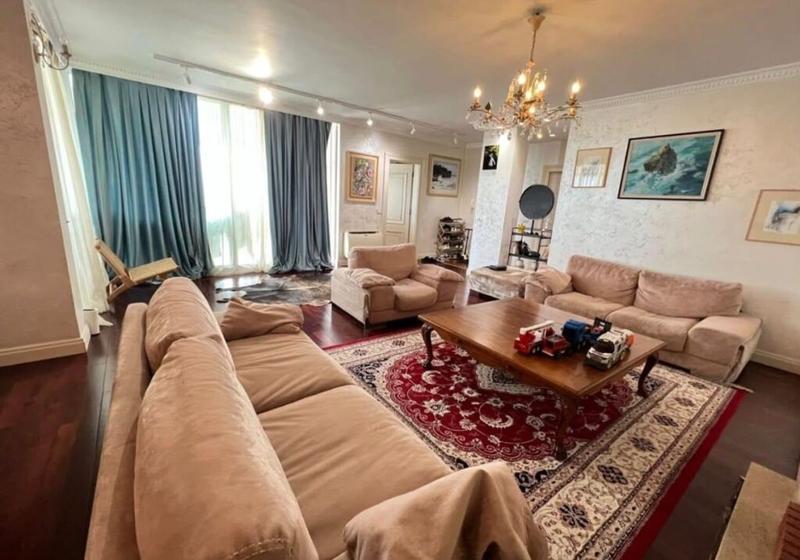 Appartamento 3+1 in vendita a Sheshi Skënderbej, Tirana, 209 m²