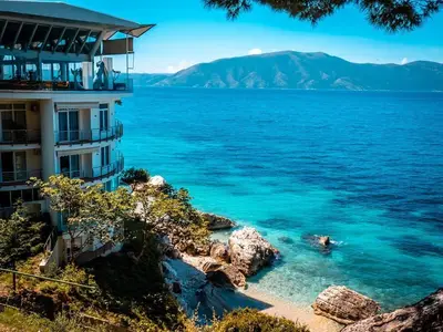 Lokal me qera në Bulevardi Ismail Qemali, Vlorë, 2 500 m². Foto 2 nga 4