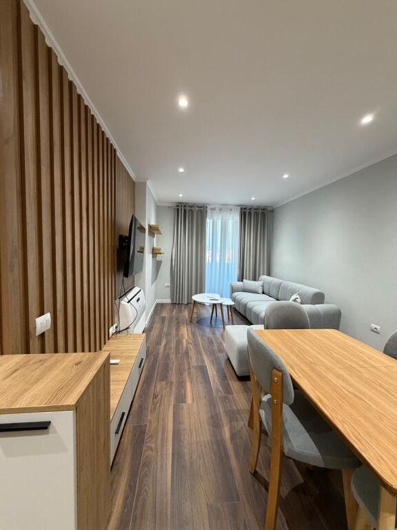 Appartamento 1+1 in affitto a Kompleksi Golden Park, Tirana, 70 m²