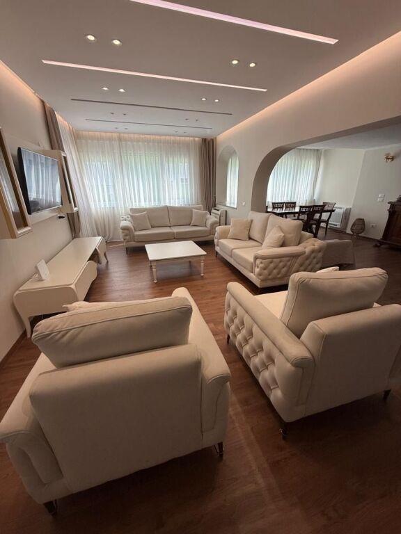 Penthouse me qera në Blloku, Tiranë, 170 m². Foto 7 nga 12