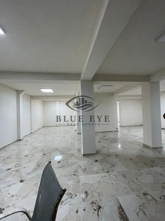 Dyqan me qera në Rruga Mujo Ulqinaku, Durrës, 190 m². Foto 1 nga 4
