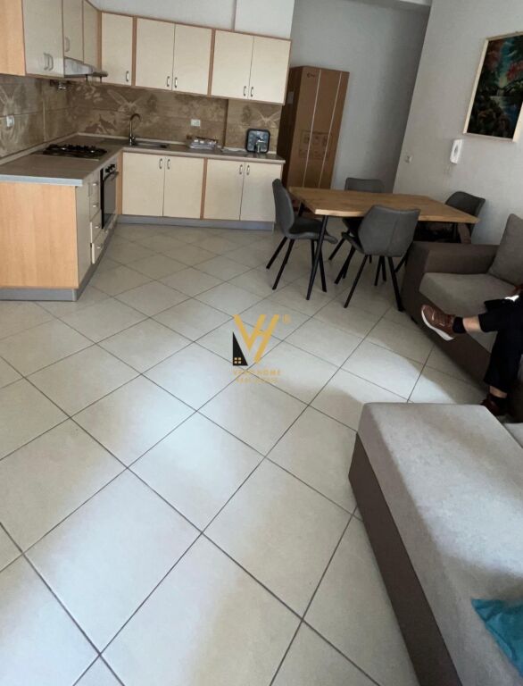 Apartament 2+1 me qera në Kopshti Botanik i Tiranës, Tiranë, 100 m². Foto 1 nga 3