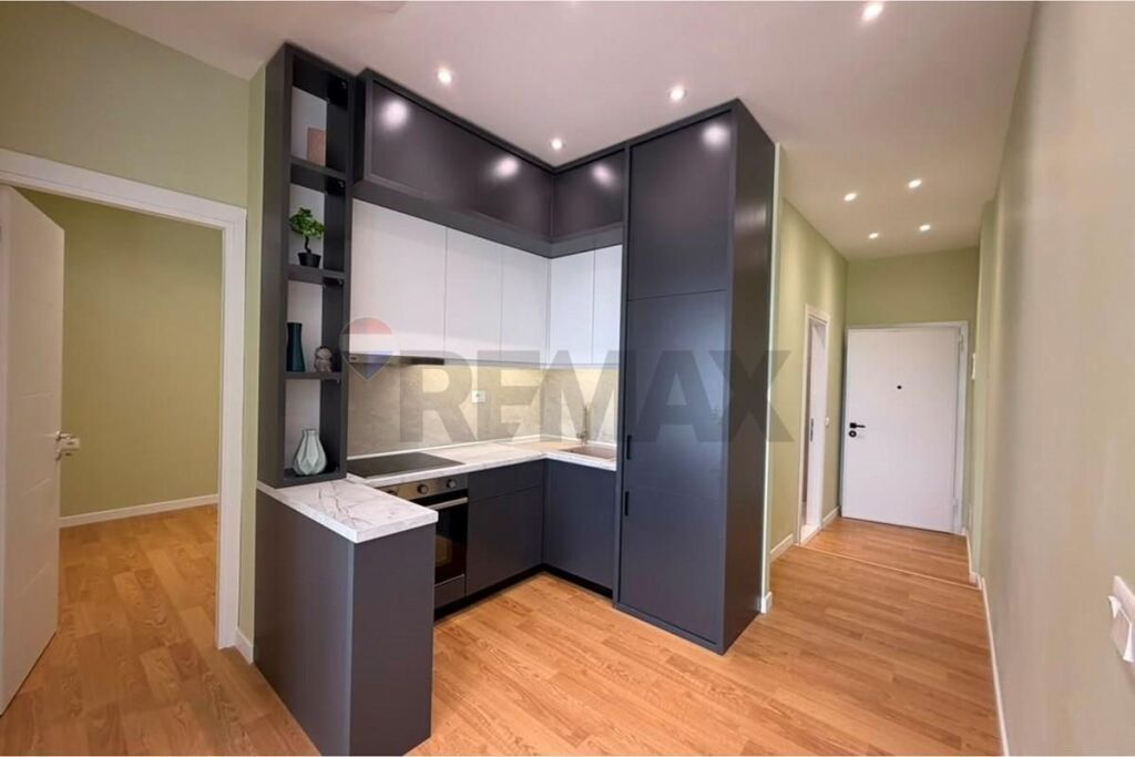 Apartment for sale in Myslym Shyri, Tirana, 70 m². Photo 2 of 3