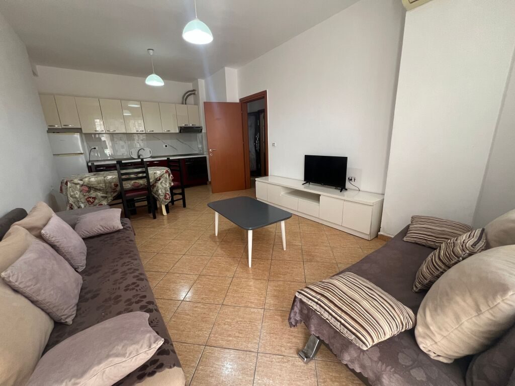 Apartament 2+1 me qera në Rruga Rrota e Kuqe, Durrës, 80 m². Foto 1 nga 9