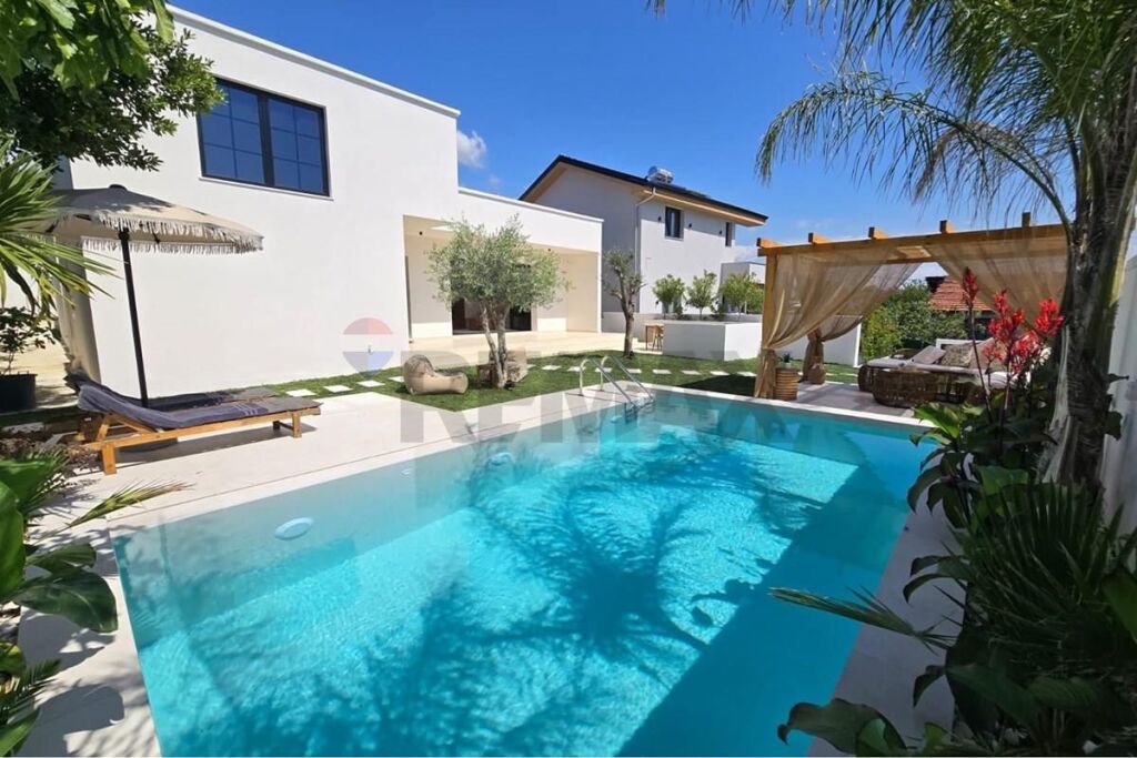 Villa in vendita a Paskuqan, Kamza, 480 m². Foto 3 di 3